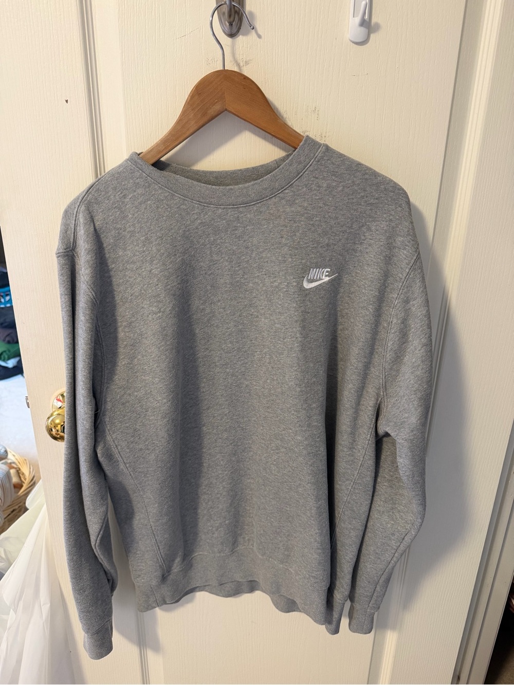 Nike Gray Men’s Crewneck Sweatshirt with Small Logo